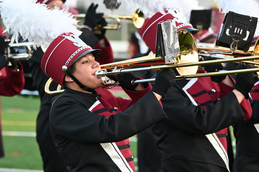 Brandon High and Bloomingdale High went head-to-head in a classic neighborhood rivalry under perfect skies. 🌟🏈