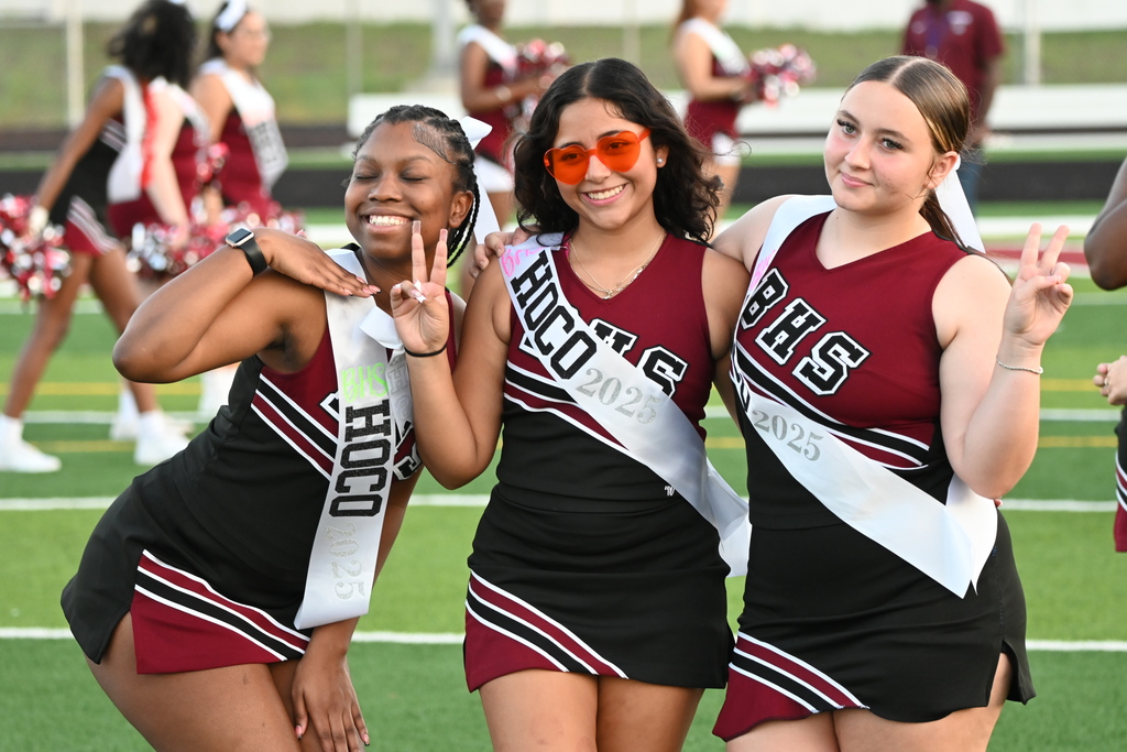 Brandon High and Bloomingdale High went head-to-head in a classic neighborhood rivalry under perfect skies. 🌟🏈