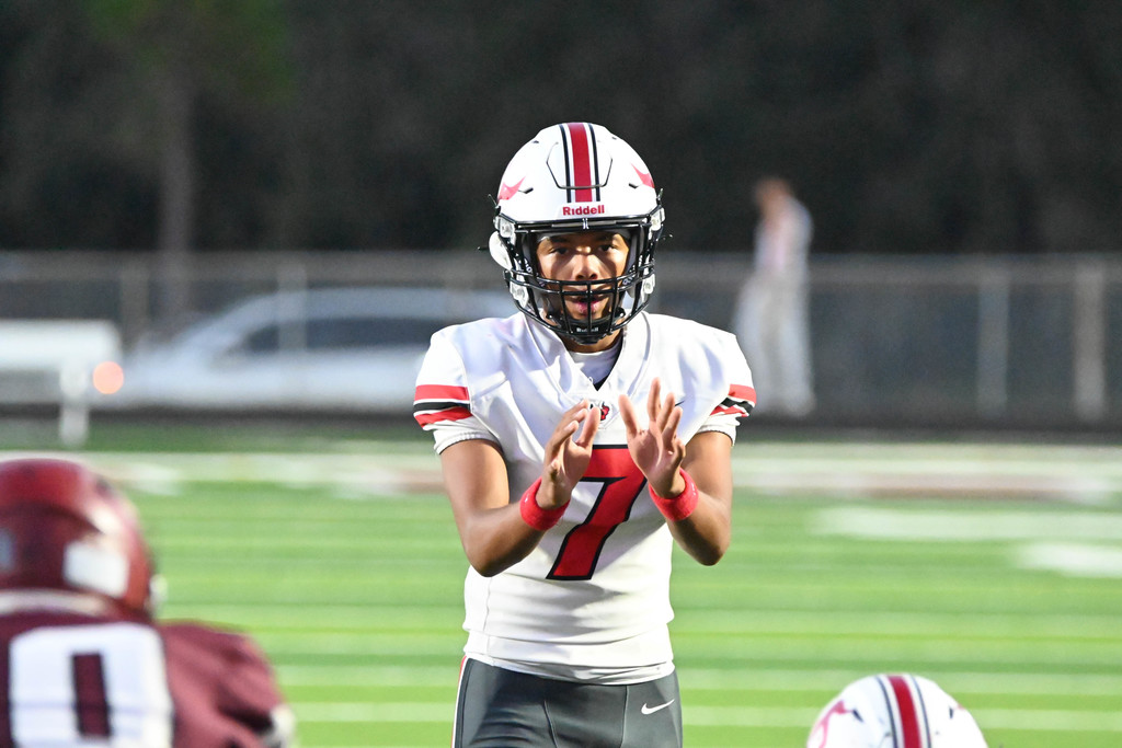 Brandon High and Bloomingdale High went head-to-head in a classic neighborhood rivalry under perfect skies. 🌟🏈