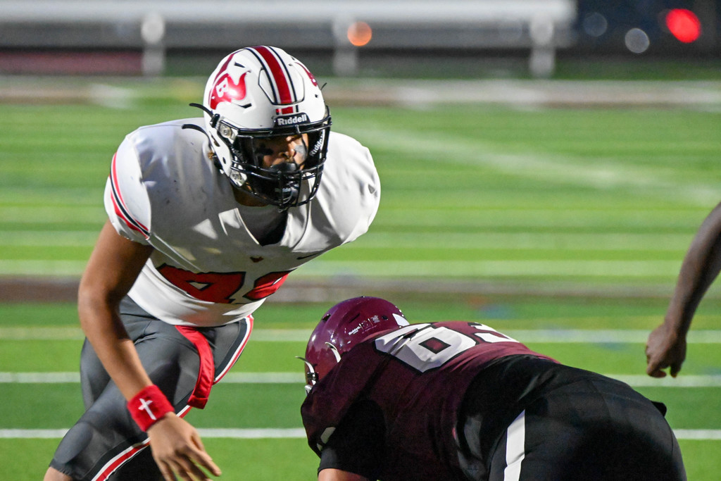 Brandon High and Bloomingdale High went head-to-head in a classic neighborhood rivalry under perfect skies. 🌟🏈
