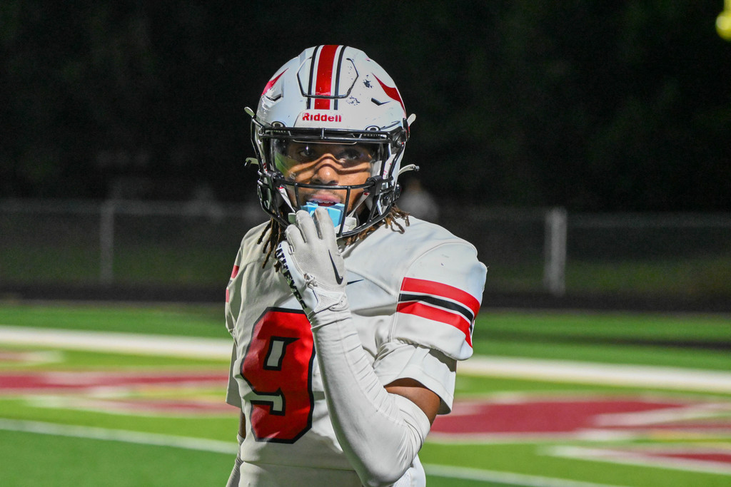 Brandon High and Bloomingdale High went head-to-head in a classic neighborhood rivalry under perfect skies. 🌟🏈