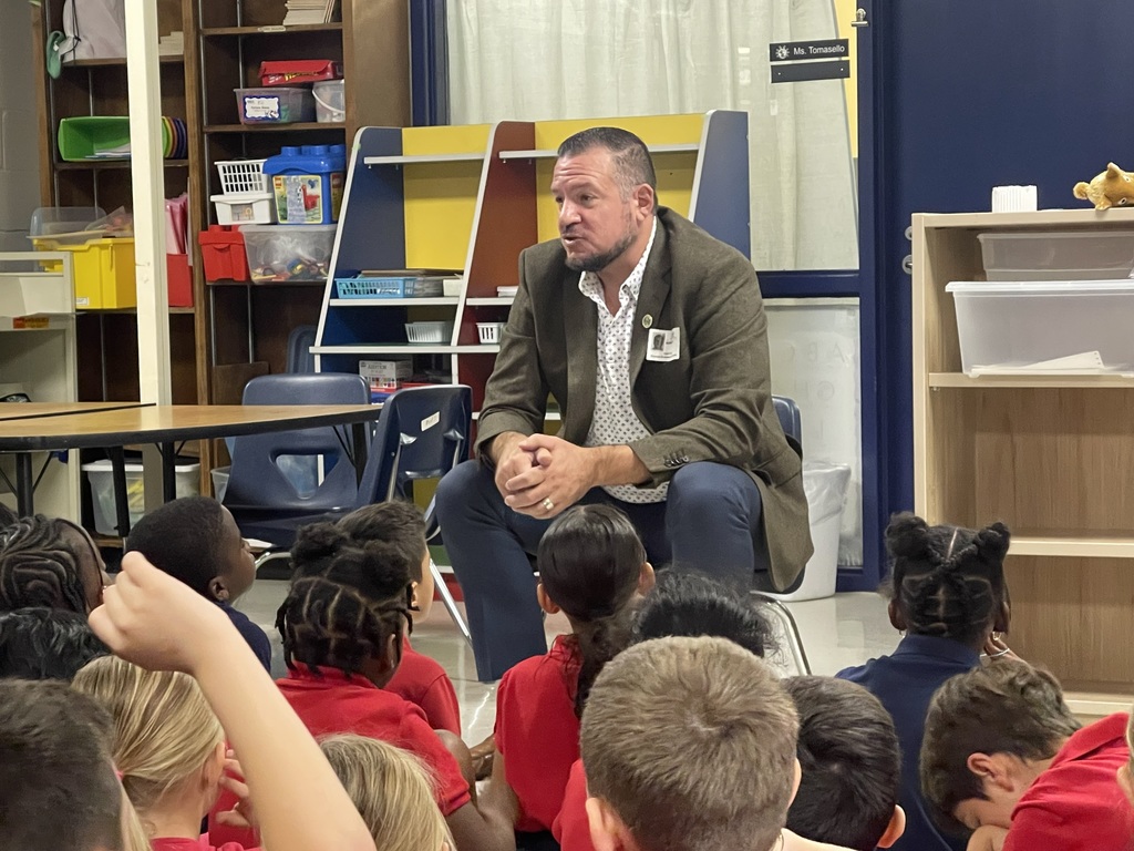 2nd grade students listening to the Plant City Mayor