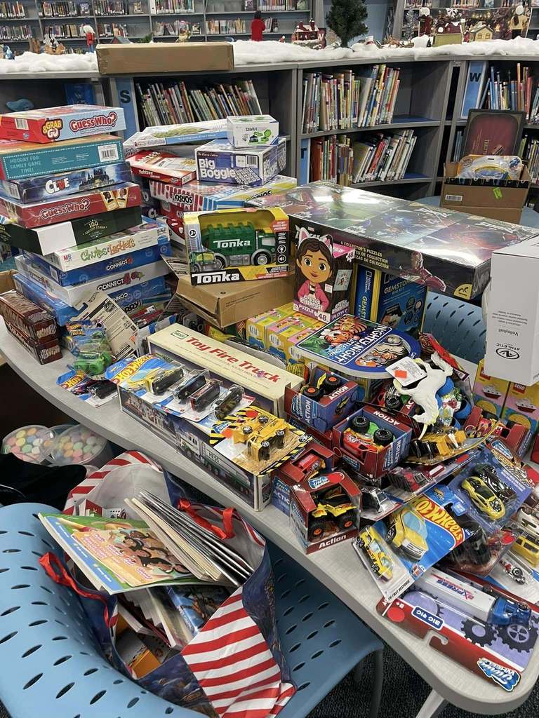 United Healthcare Team - Gift Wrapping