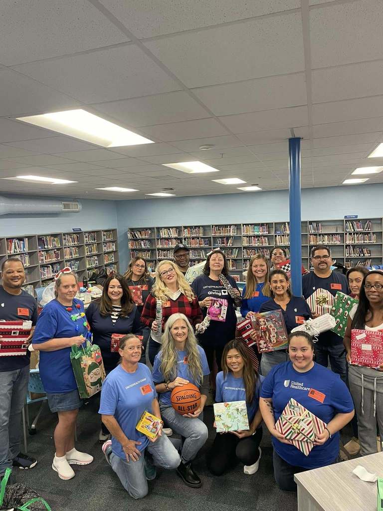 United Healthcare Team - Gift Wrapping
