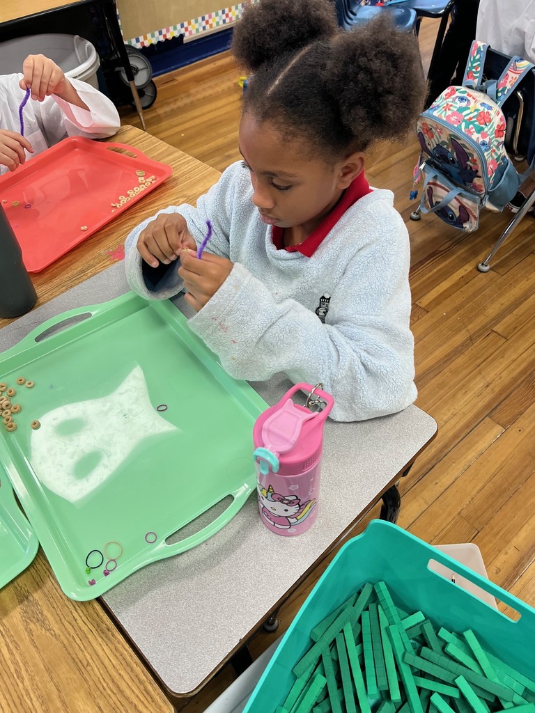 Students in 3rd grade building modeles of vertebrate and invertebrate animals