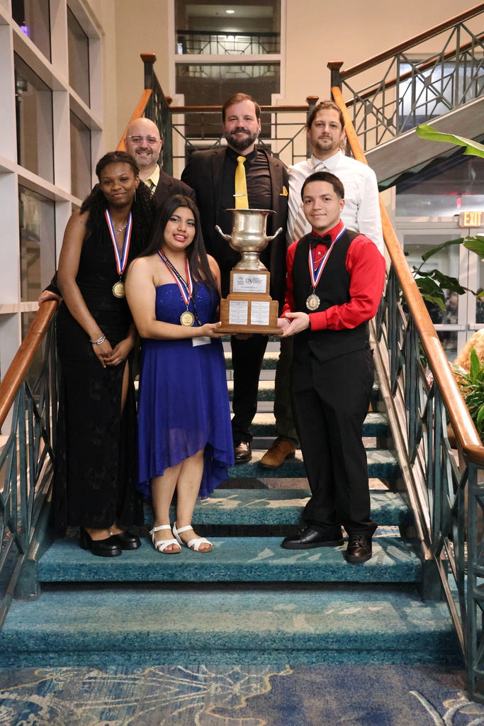 Strawberry Crest culinary students