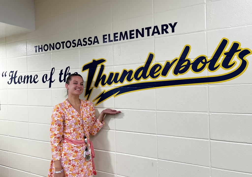 Ms. Warren pictured in front of a sign that says "Thonotosassa Elementary Home of the Thunderbolts" - AP Week