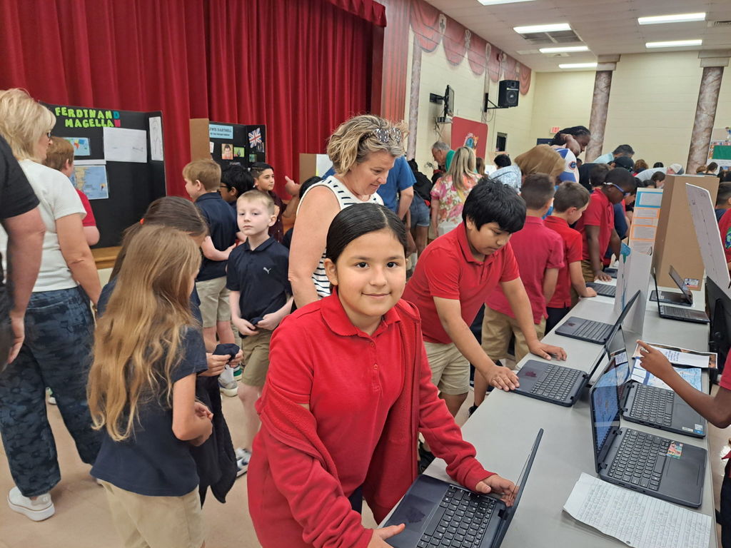 Students sharing projects