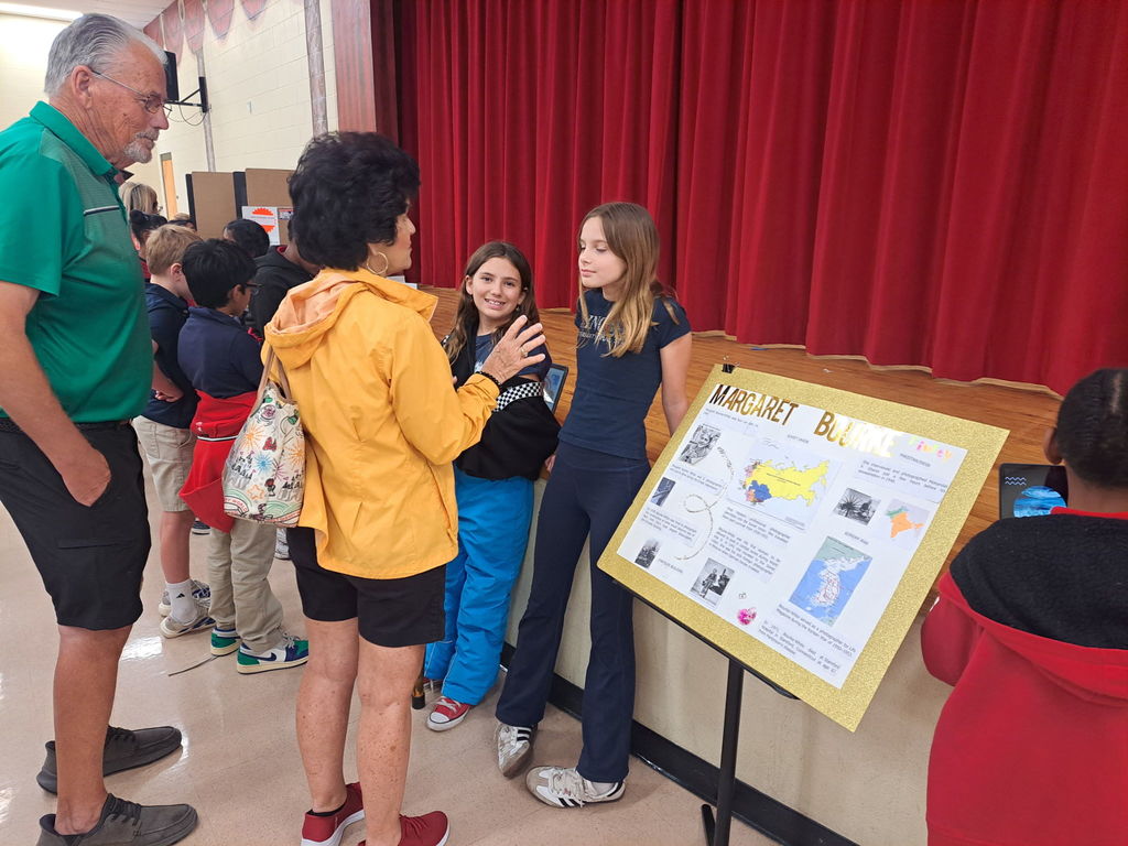 Students sharing projects