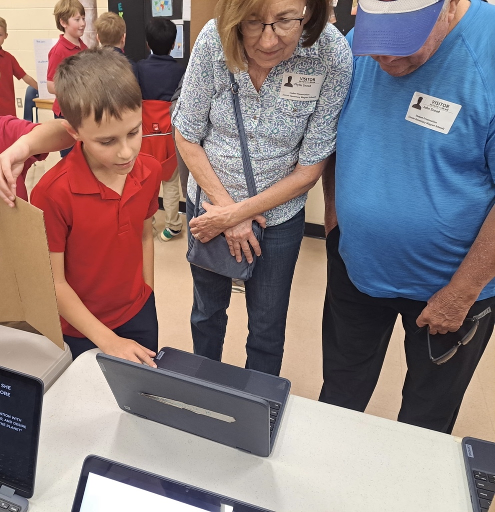 Students sharing projects