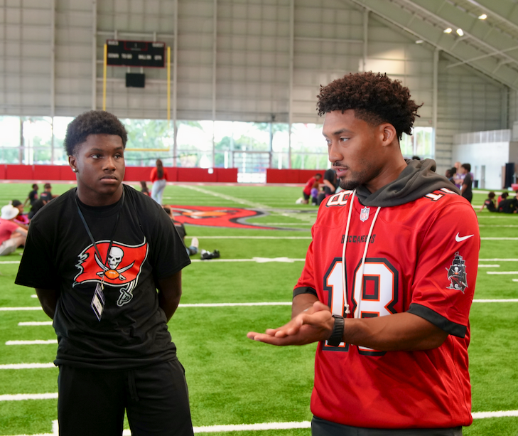 Student and Bucs player at Student-Player Mentoring Program