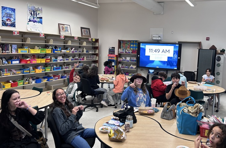 students eating lunch in the media center