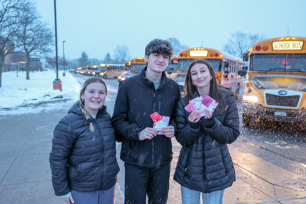 Student Council Delivers Valentines