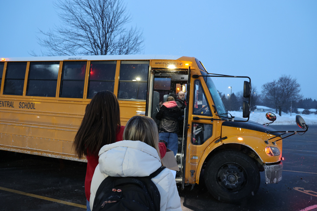 Student Council Delivers Valentines