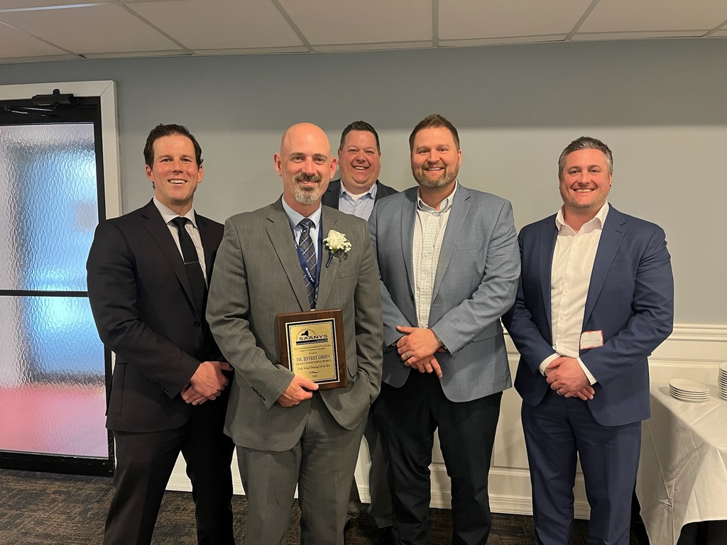 Dr Green Wins SAANYS Award