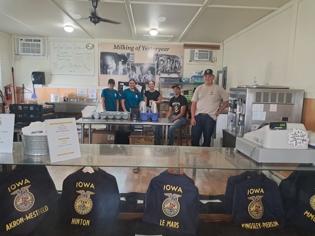 FFA Members working the Grilled cheese and milkshake booth