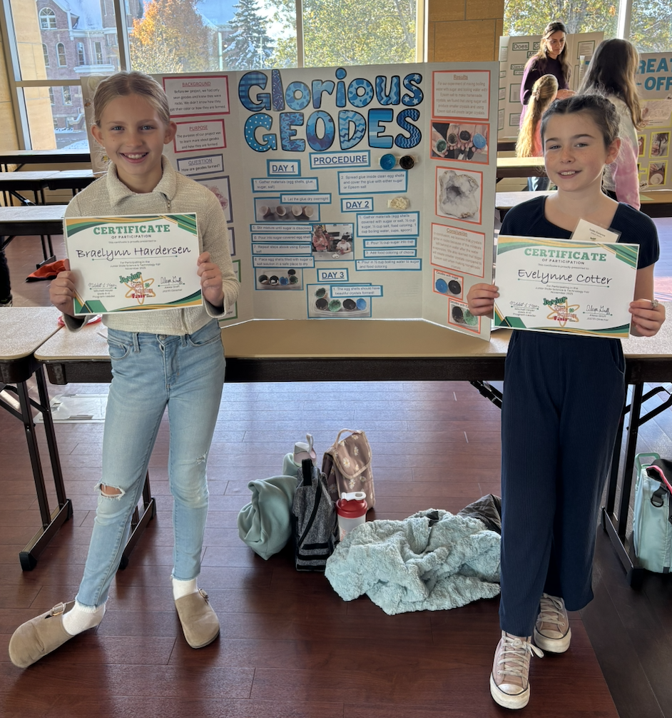 Braelynn Hardersen and Evelynne Cotter