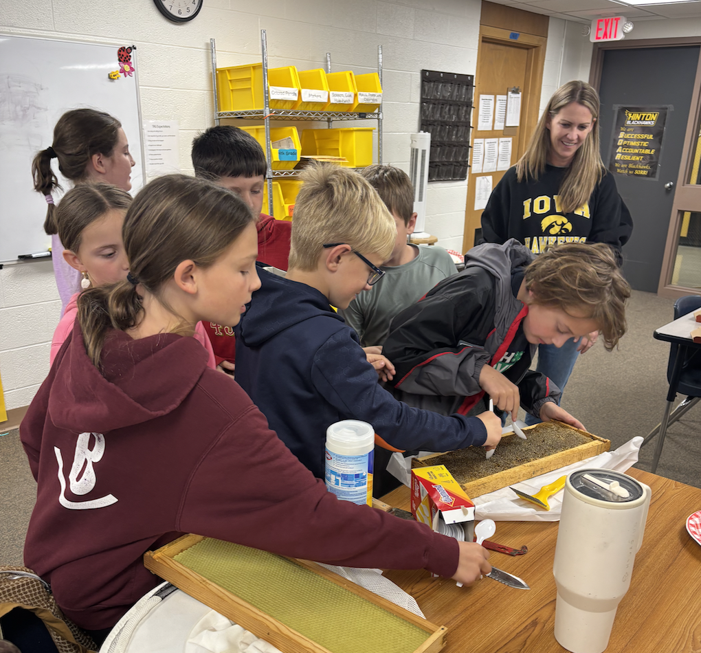 4th grade trying raw honey from the comb