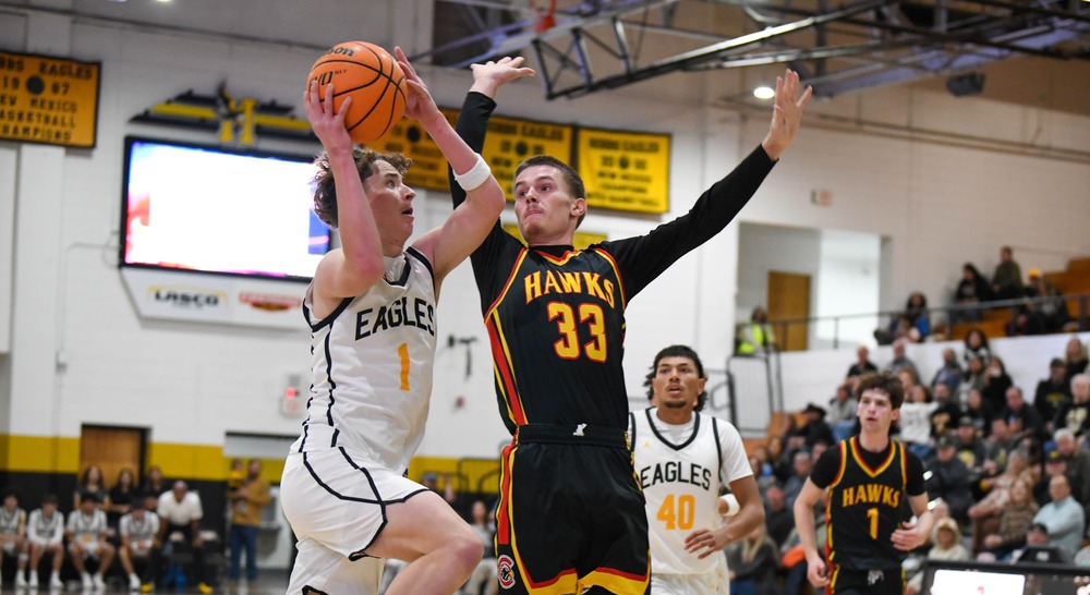 player going for lay up