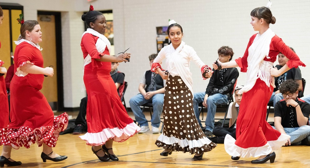 4 girls flamenco dancing