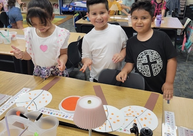 Ms. Pinon's Kindergarten class and some fingerpainting fun!!