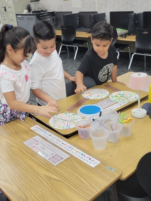 Ms. Pinon's Kindergarten class and some fingerpainting fun!!