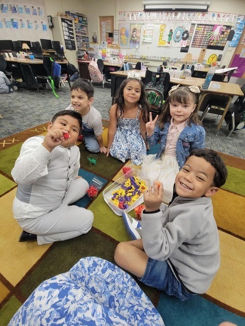 Ms. Pinon's Kindergarten class and some fingerpainting fun!!