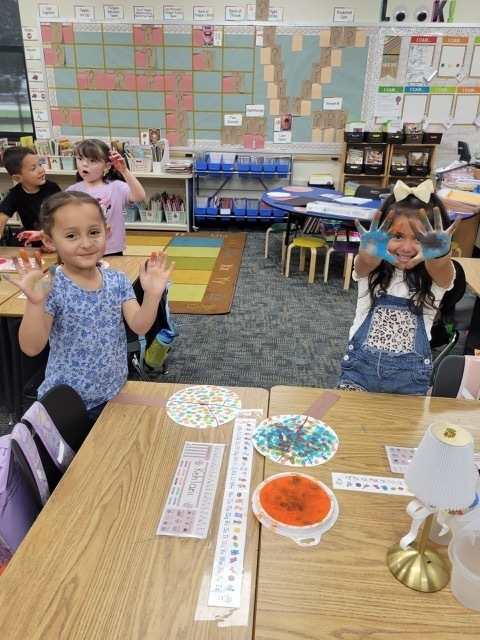 Ms. Pinon's Kindergarten class and some fingerpainting fun!!