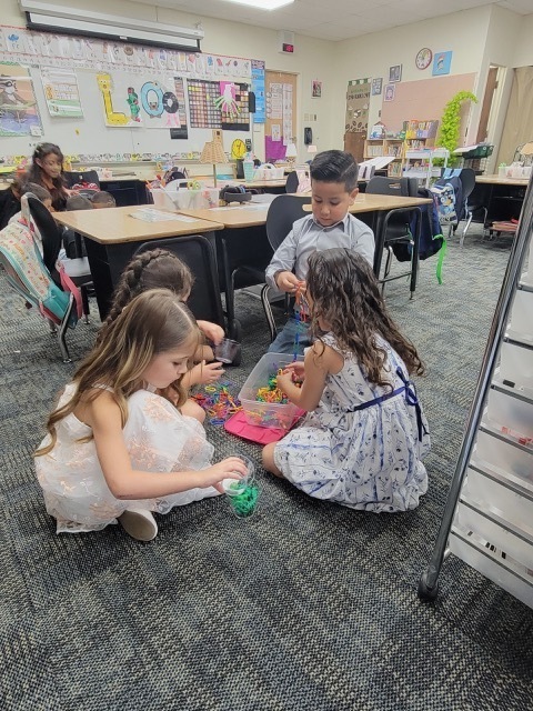 Ms. Pinon's Kindergarten class and some fingerpainting fun!!