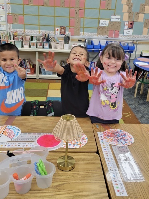 Ms. Pinon's Kindergarten class and some fingerpainting fun!!