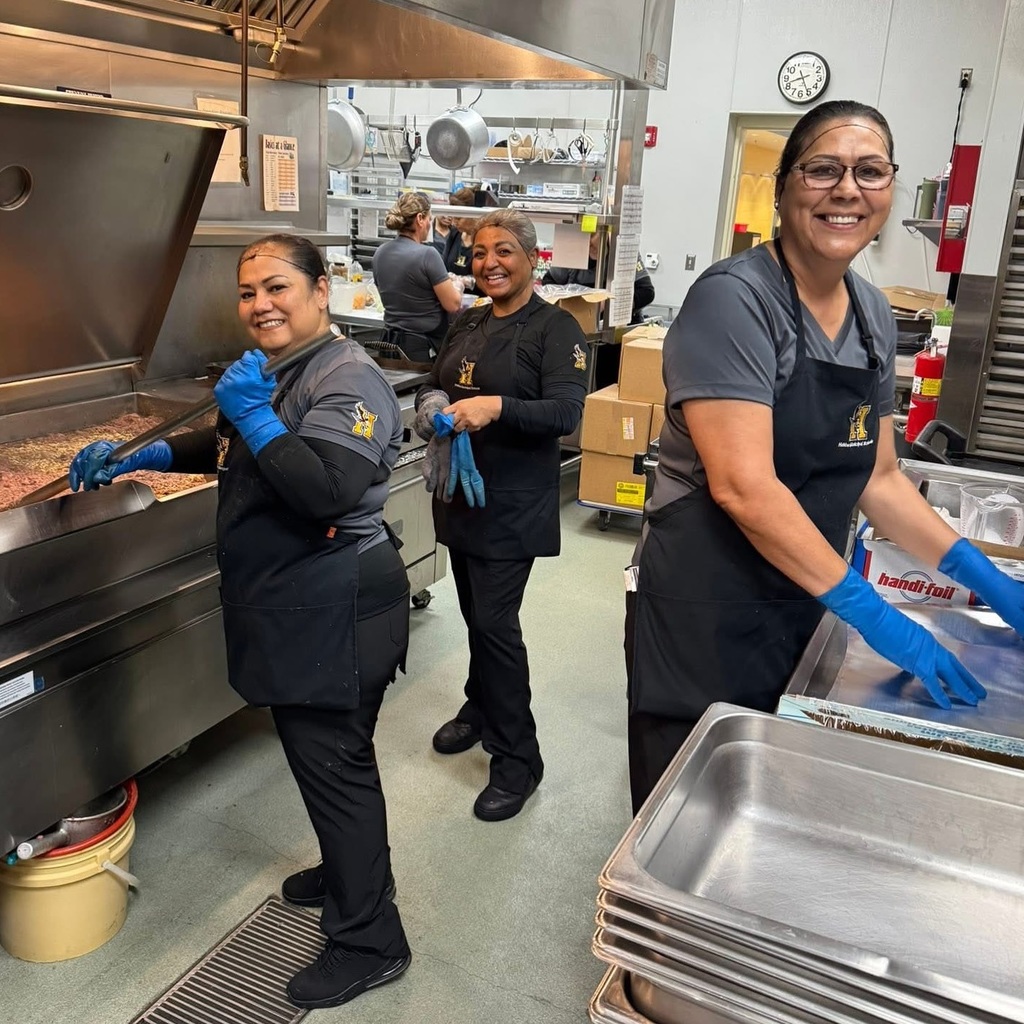 3 lunch ladies