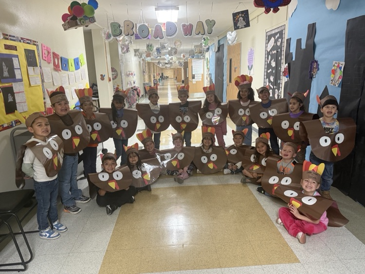 kids dressed like turkeys