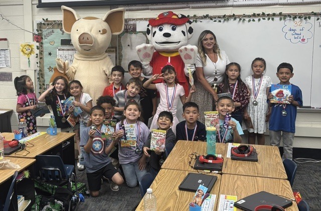 Ms. Grado's class win with ovr 600 books!