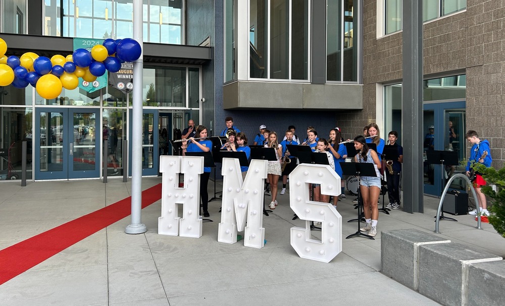 HMS Band welcomes classmates to the first day of the 2025-26 school year.