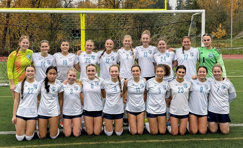 HHS team photo following 1-0 victory over Sehome on 11/15