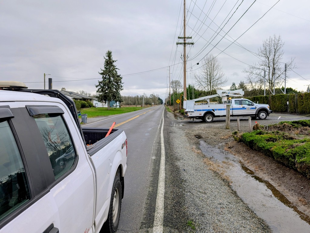 Crews working to restore power along 172nd Ave. in Brush Prairie