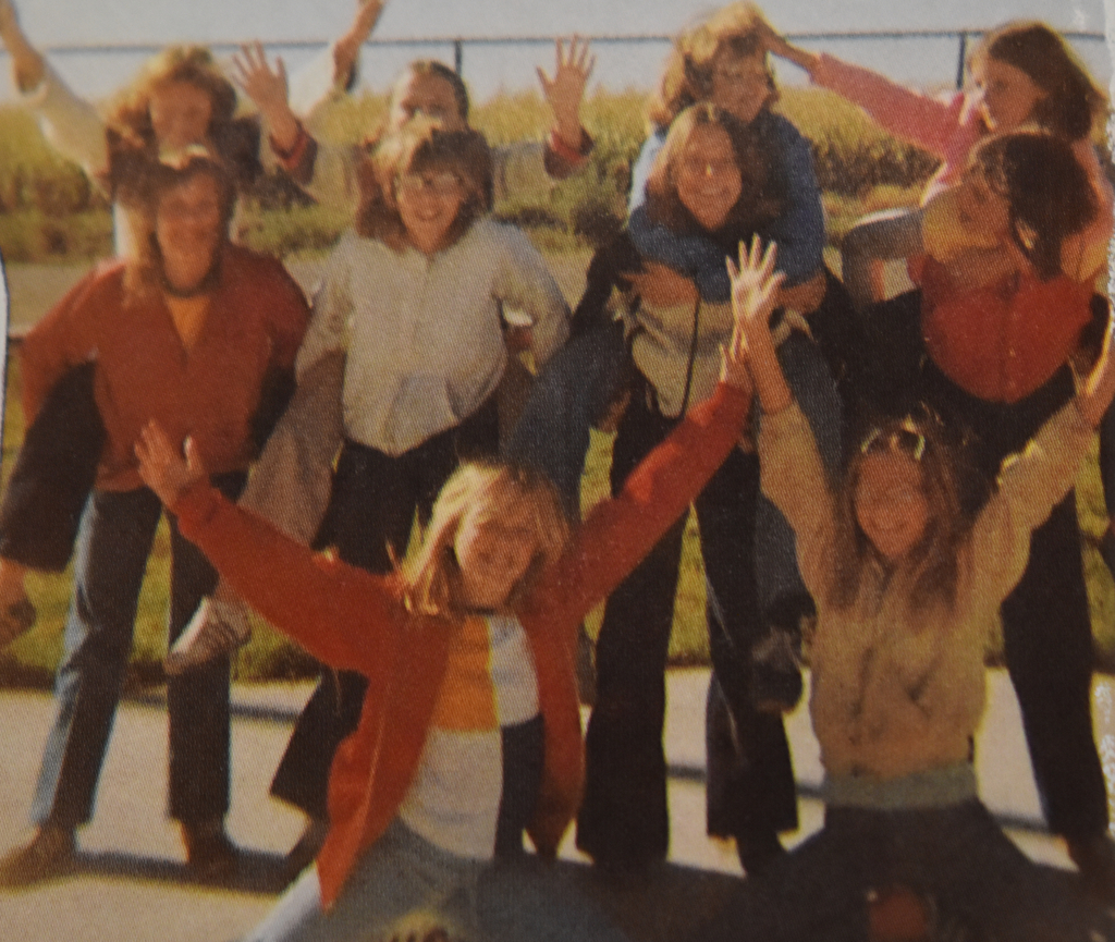 Class of 1987 poses together while smiling!!