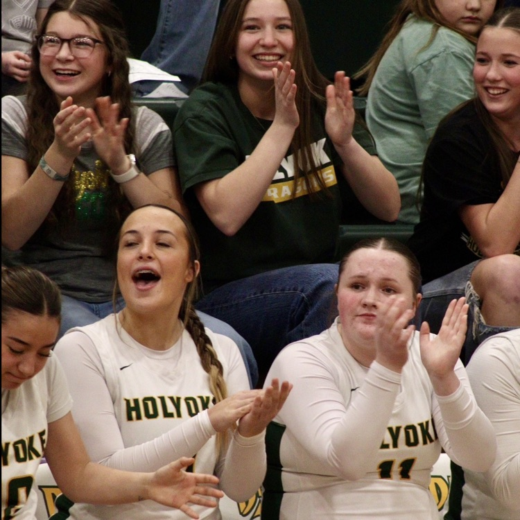 basketball players cheering