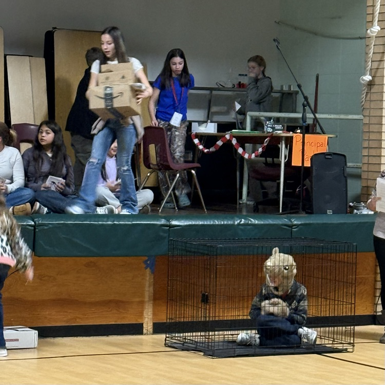 kids rehearsing a play