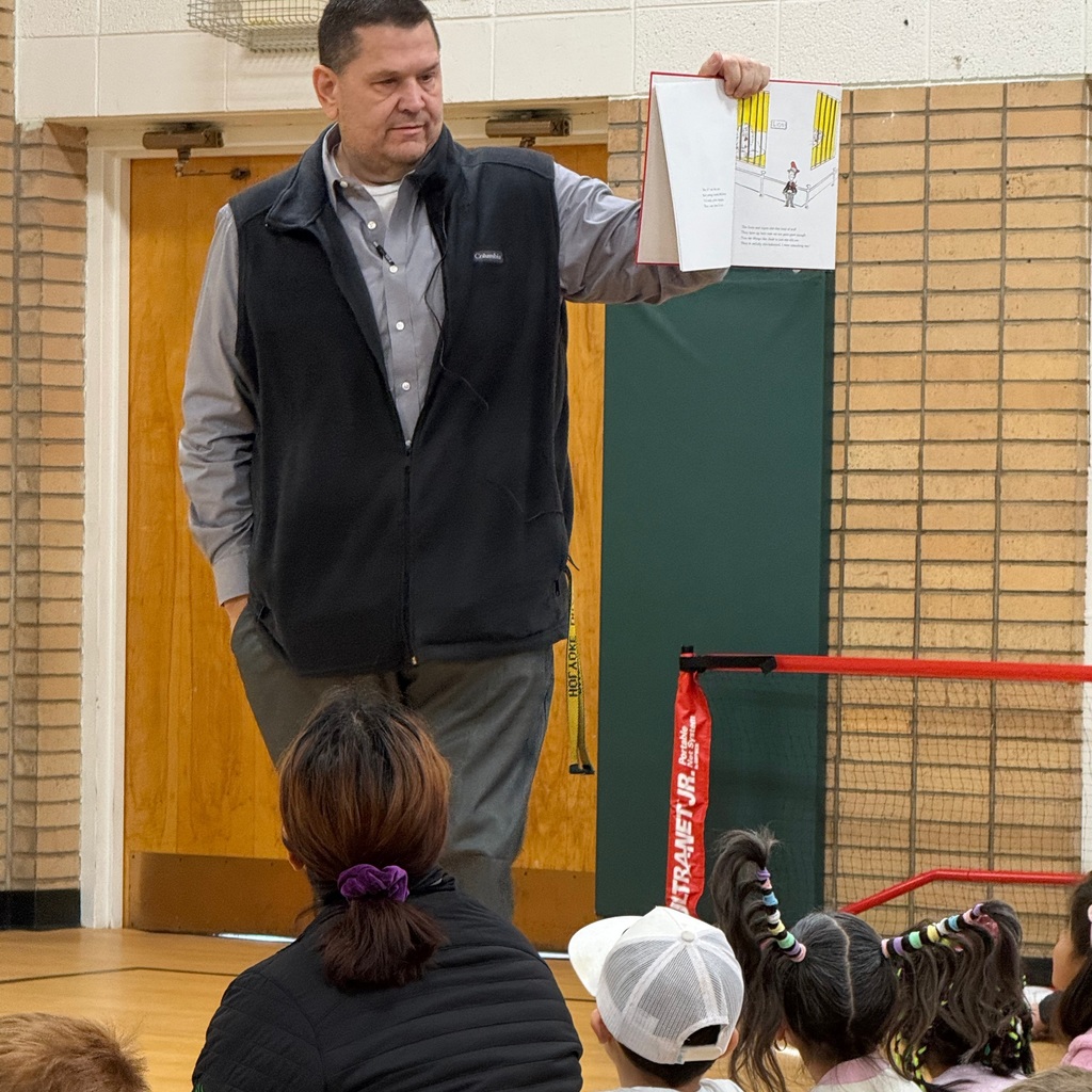 Super stumpf reads to the elementary school