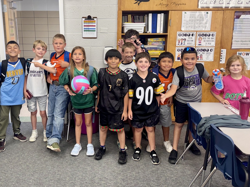 students pose for a picture