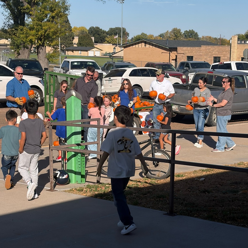 Huge thank you to Holyoke Community Federal Credit Union, CHS Grainland, PC Telcom, Bank of Colorado, First Pioneer National Bank and Pumpkins & More A-Mazing Farm for their continued support and annually making sure all our elementary students receive a pumpkin. ”Gracias!