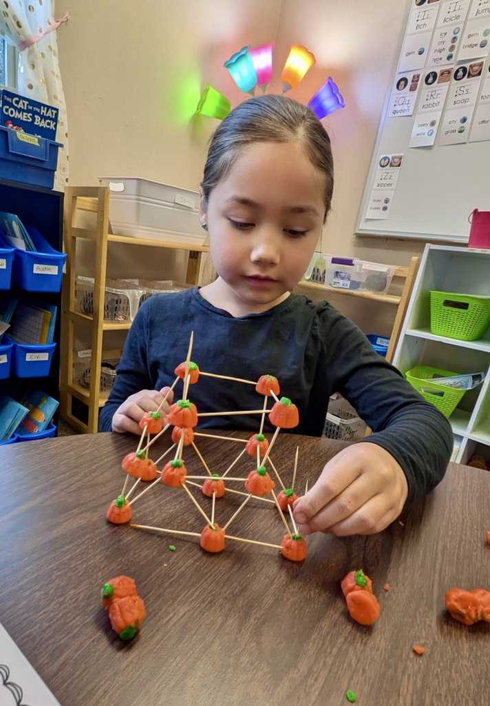 kids making pumpkins