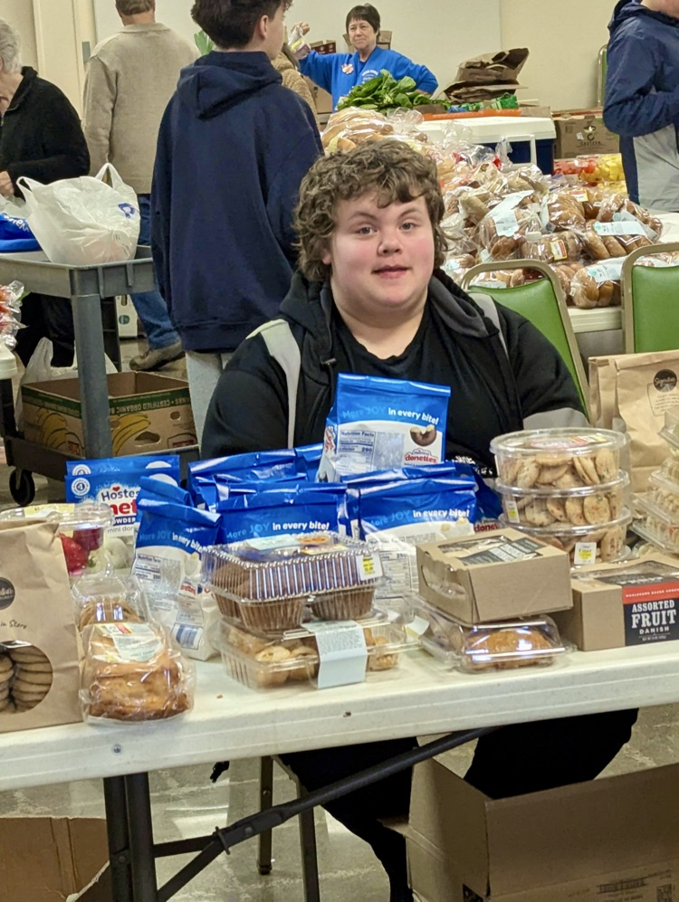 students volunteered at food bank