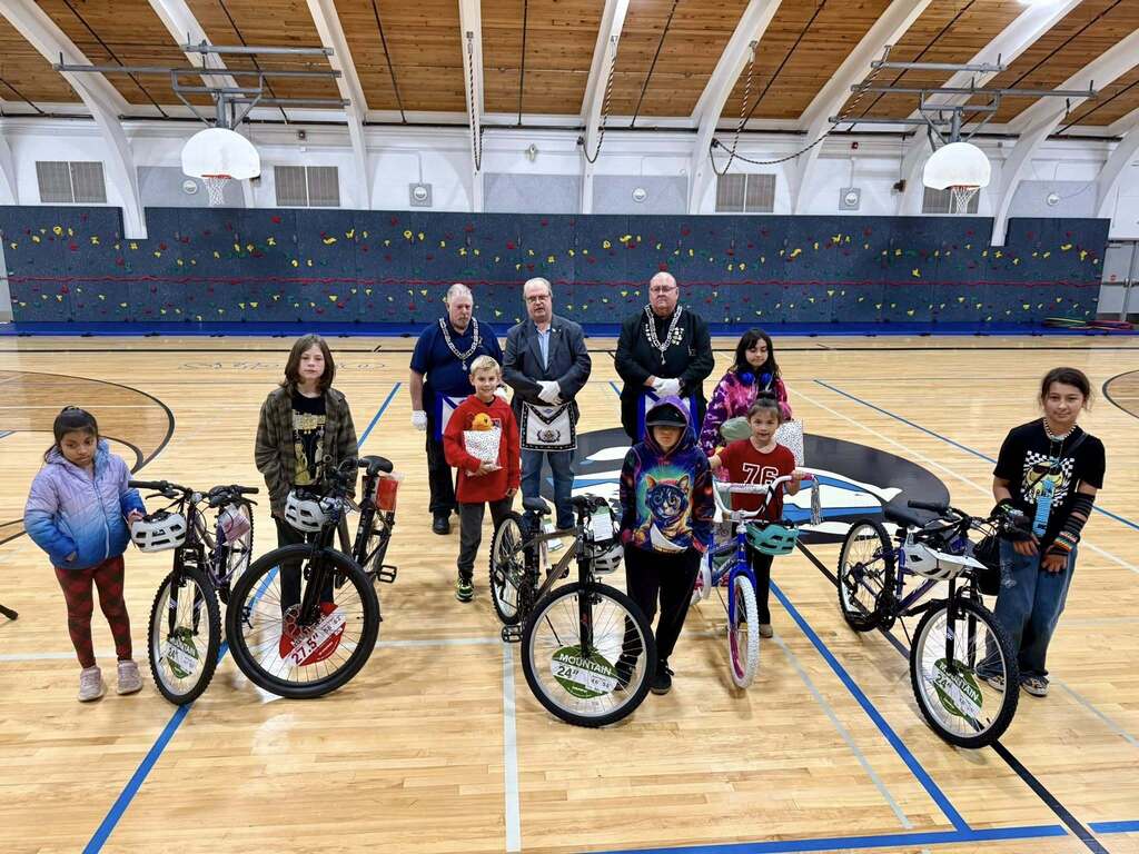 Union City Masonic Lodge donated bikes to our top readers!