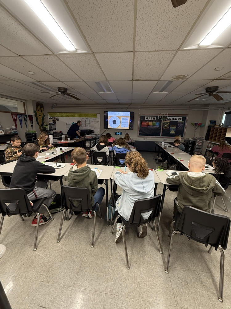 We were able to put our investigation skills to the test today while trying to find out if worms really eat dirt!! 🪱