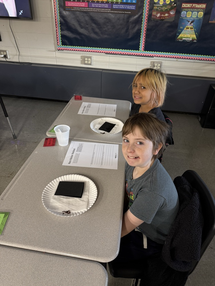 We were able to put our investigation skills to the test today while trying to find out if worms really eat dirt!! 🪱