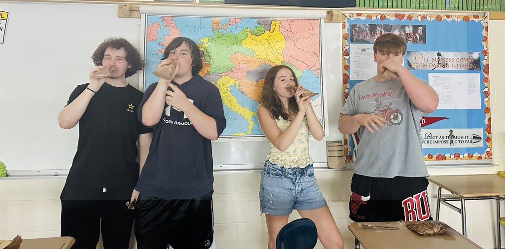 world at war class with MREs pictures