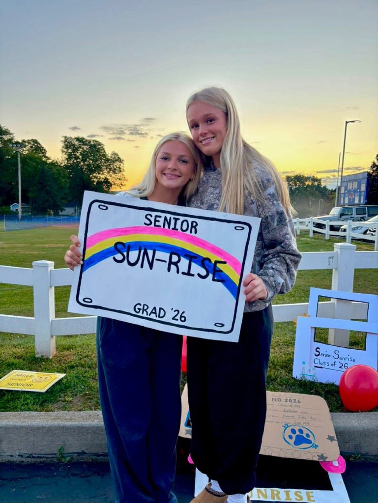 🌅Yesterday, the Class of 2026 kicked off their senior year with SENIOR SUNRISE!🌅 Time flies, so soak it in... happy last first day at HFCS seniors!💙🤍