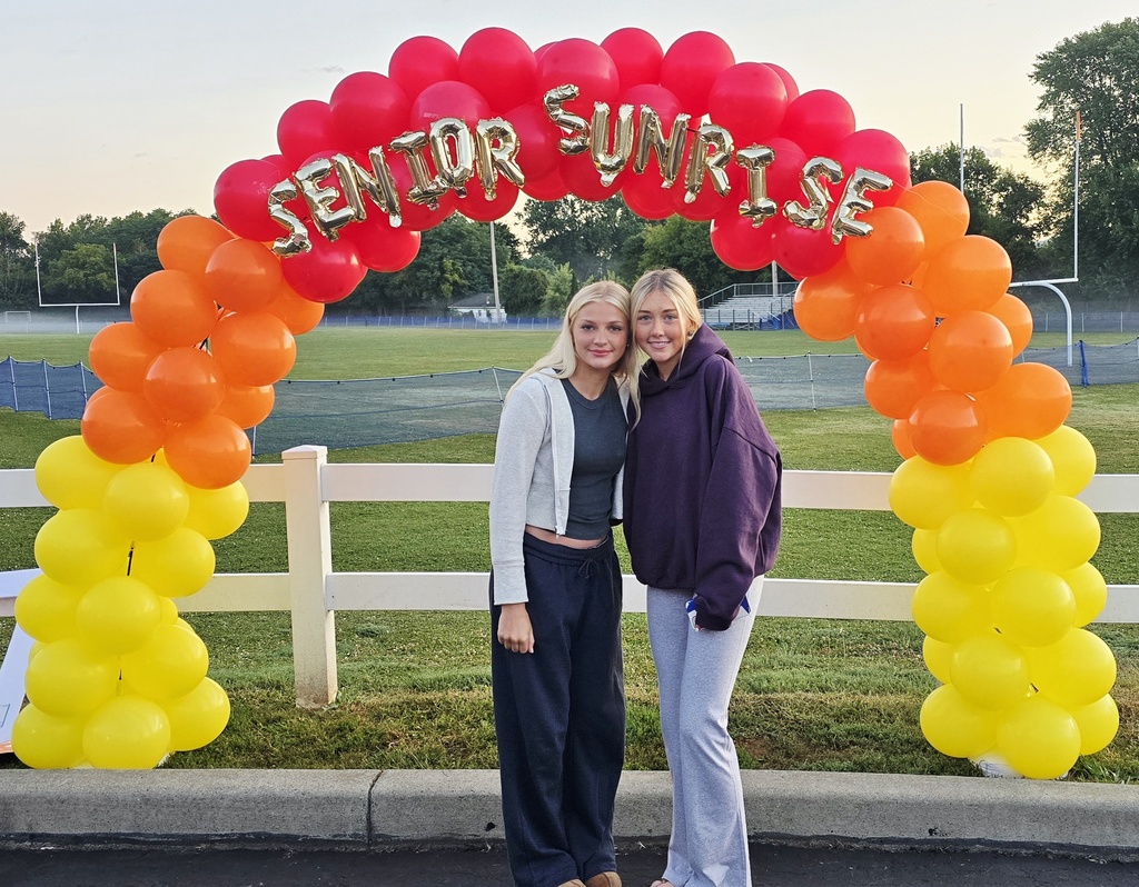 🌅Yesterday, the Class of 2026 kicked off their senior year with SENIOR SUNRISE!🌅 Time flies, so soak it in... happy last first day at HFCS seniors!💙🤍